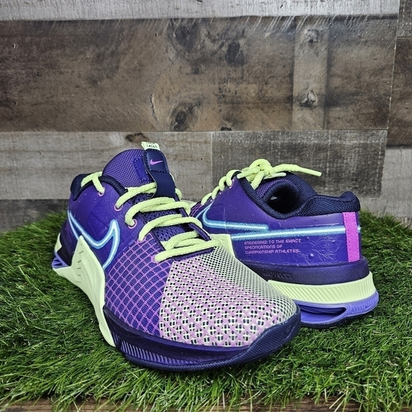 New Nike Wmns Metcon 8 Amp 'Deep Purple Barely Volt' - Picture 3 of 11